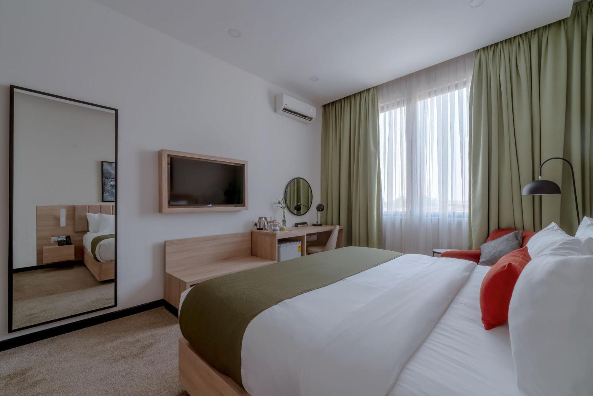 Eden Gardens Hotel Акра Екстериор снимка